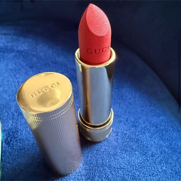 GUCCI GOLDIE RED | MATTE LUXURY LIPSTICK - Picture 4 of 17